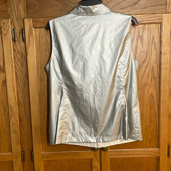 Silver metallic or white - Reversible Vest - Picture 3 of 6